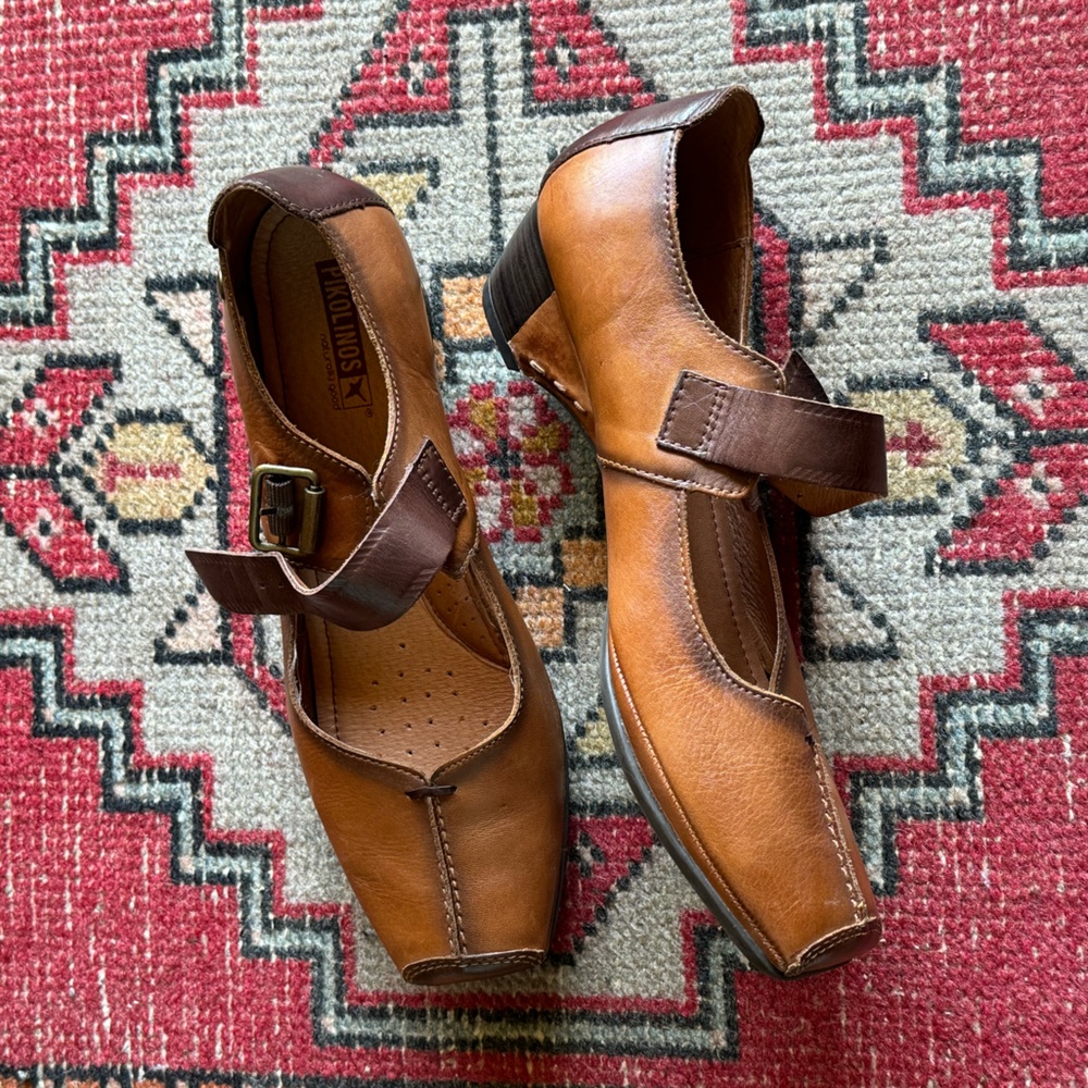 Pikolinos 11 Women two tone Leather Mary Jane Kitten heels ($199 retail)